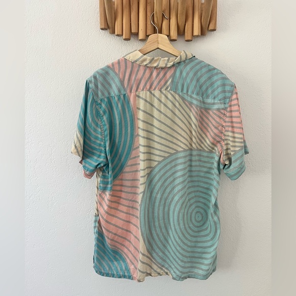 Levi’s Men Button Down Short Sleeve Shirt Size Medium Funky Disco Colorful Rave - Picture 4 of 7